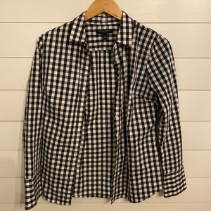 Banana Republic black and white check blouse in excellent condition! Size 4